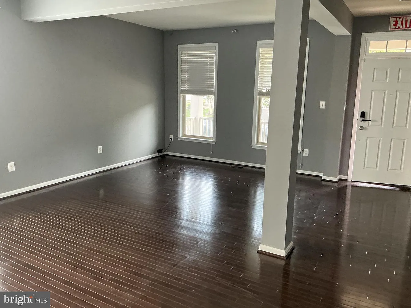 2606 Saint Nicholas Way-11
