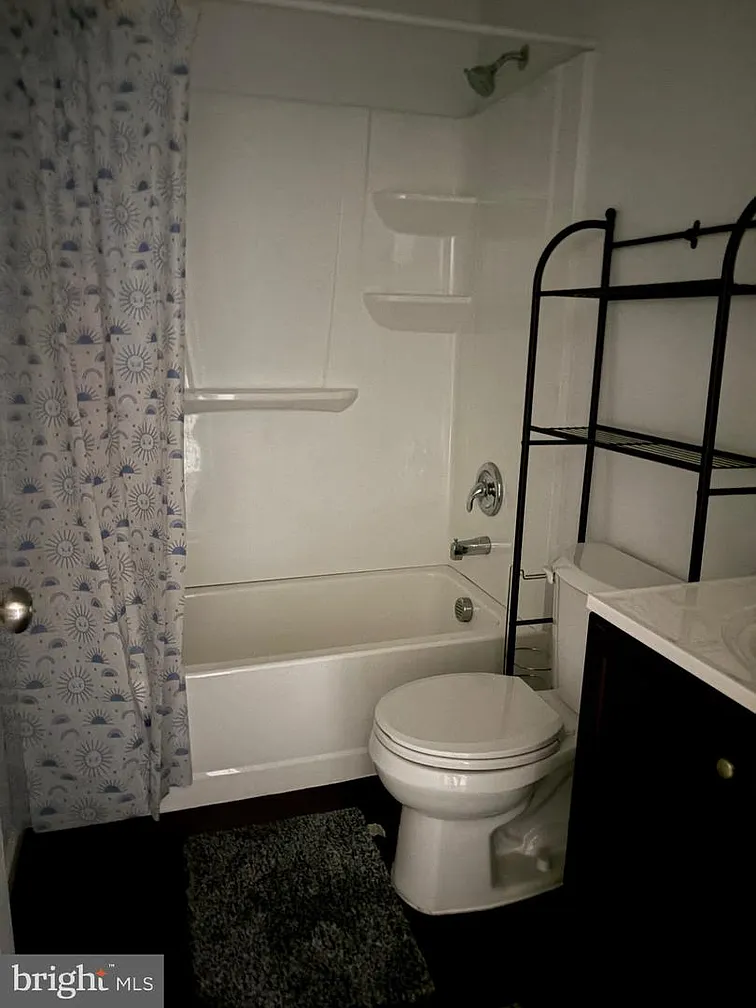 2606 Saint Nicholas Way-16