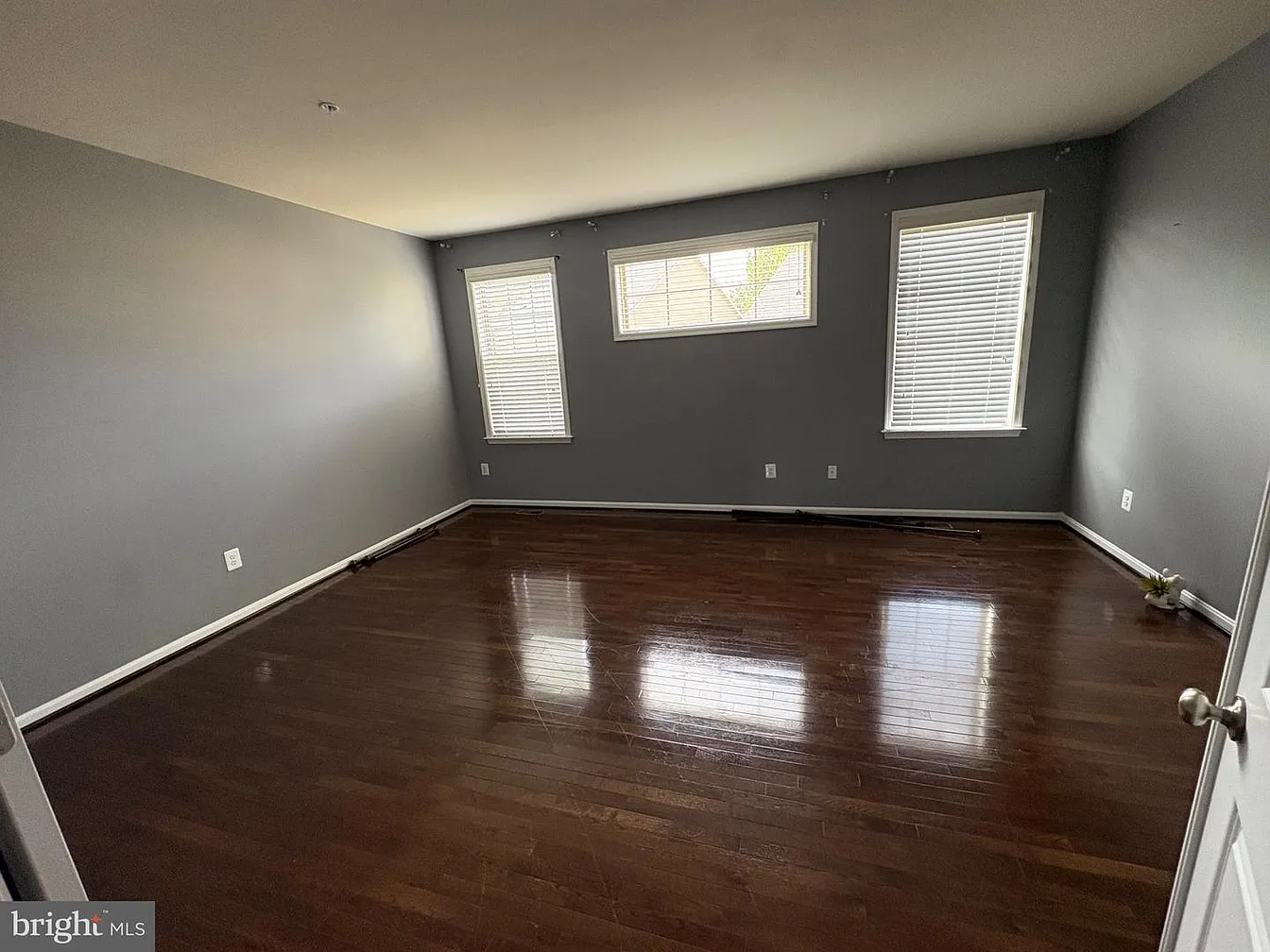 2606 Saint Nicholas Way-19