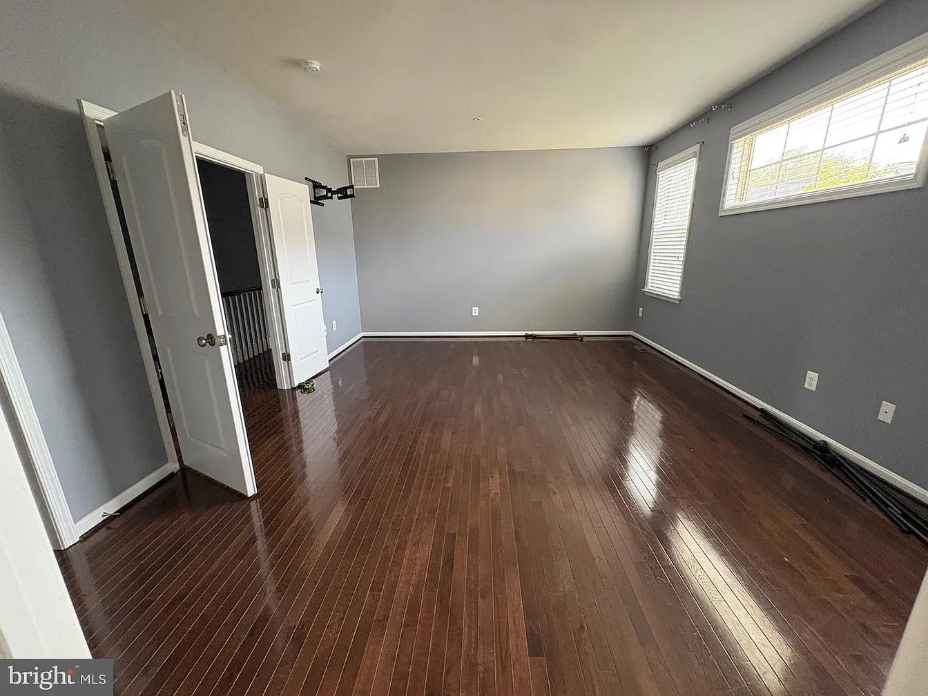 2606 Saint Nicholas Way-20