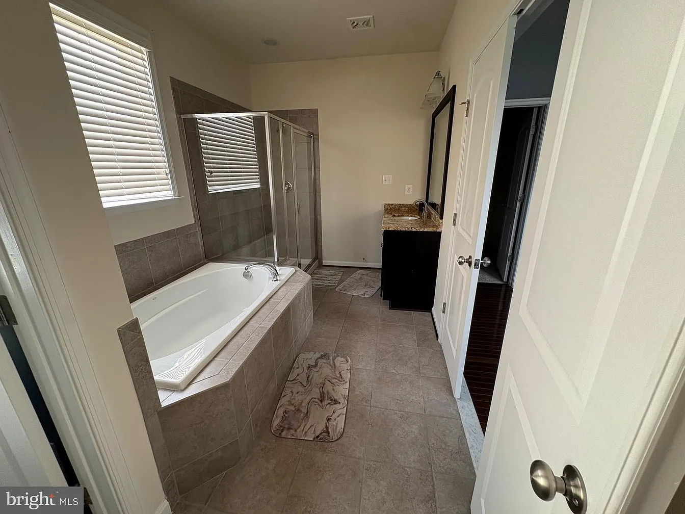 2606 Saint Nicholas Way-22