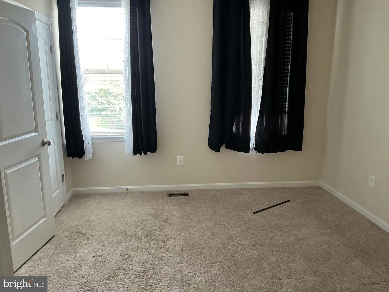 2606 Saint Nicholas Way-25