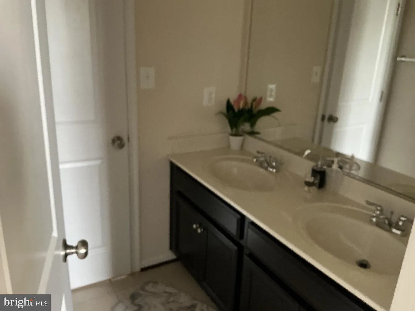 2606 Saint Nicholas Way-26