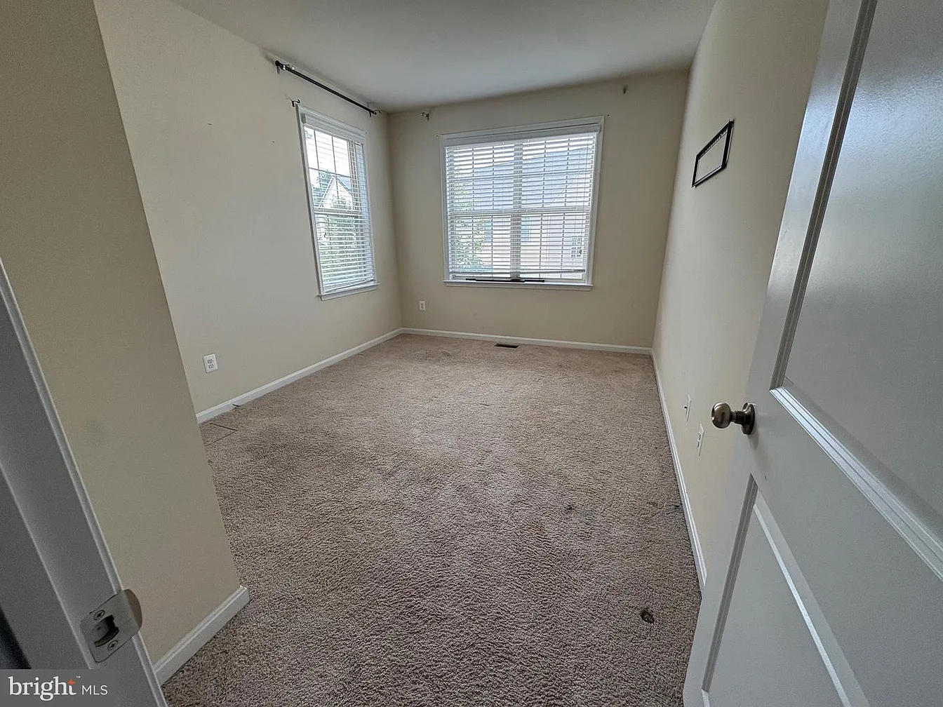 2606 Saint Nicholas Way-27