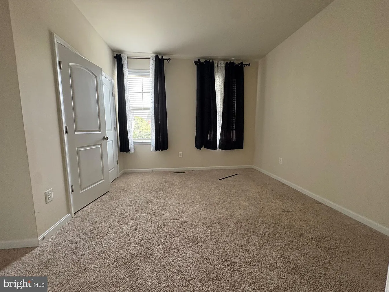 2606 Saint Nicholas Way-29