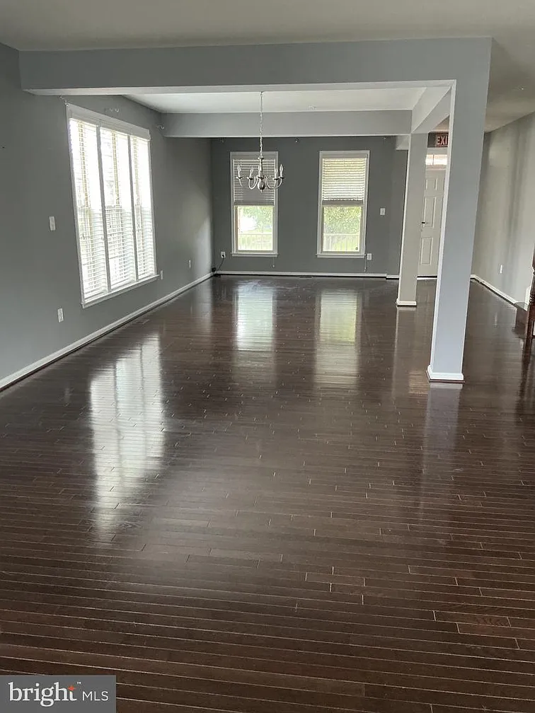 2606 Saint Nicholas Way-3