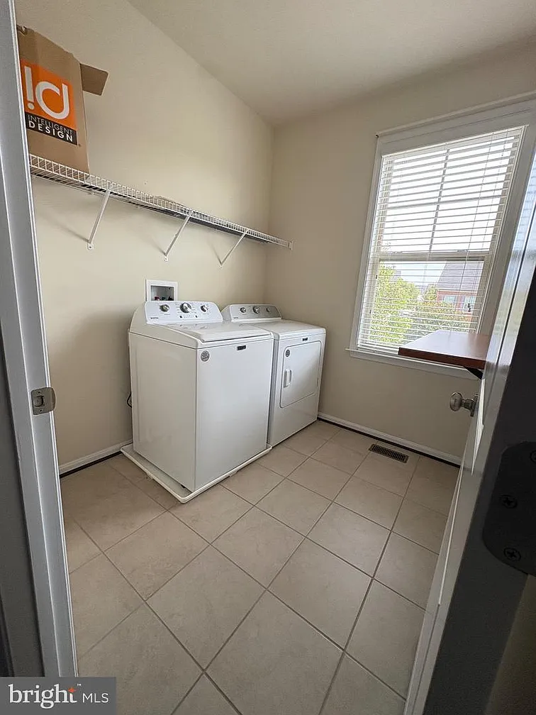 2606 Saint Nicholas Way-30
