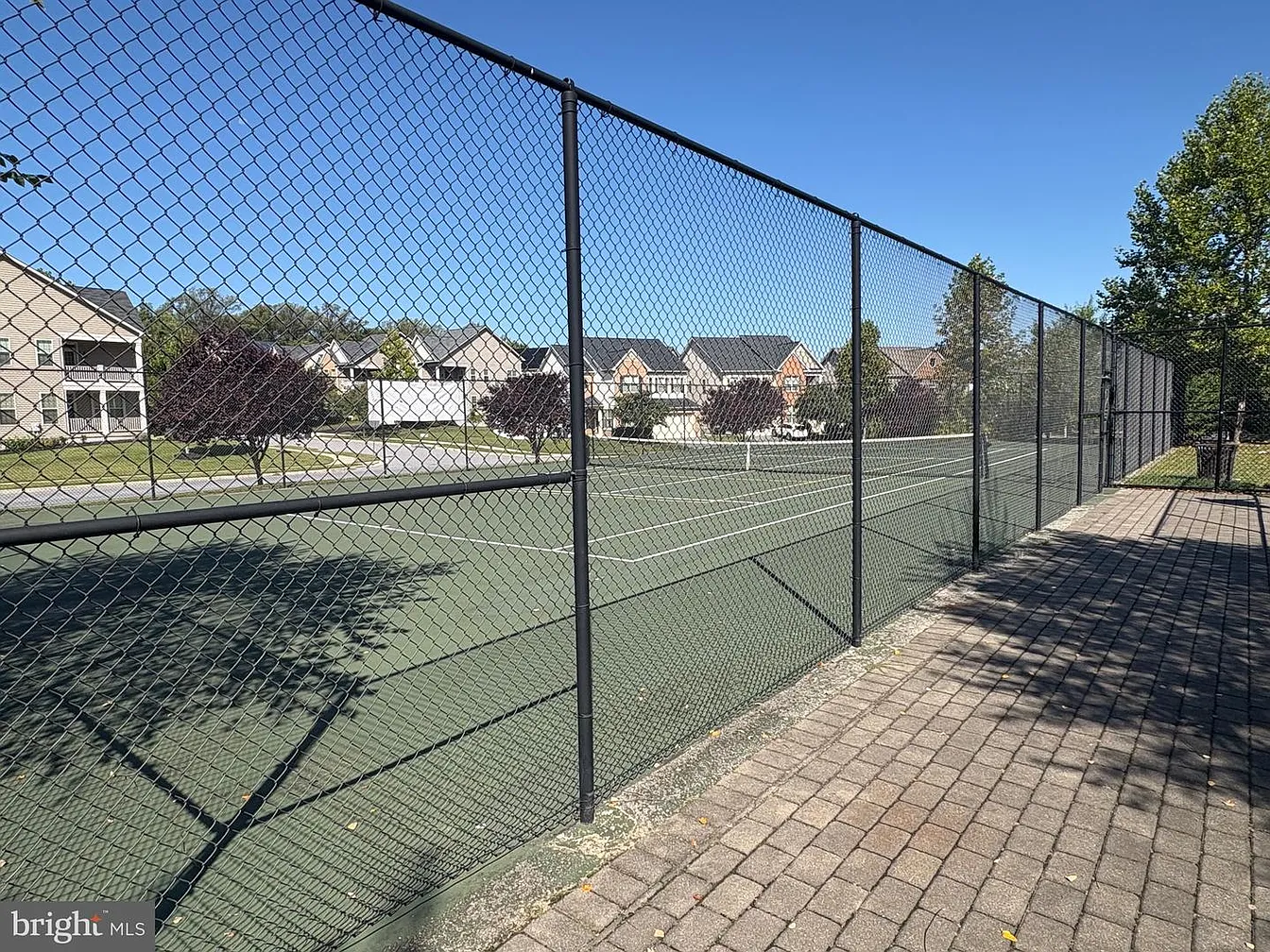 2606 Saint Nicholas Way-38