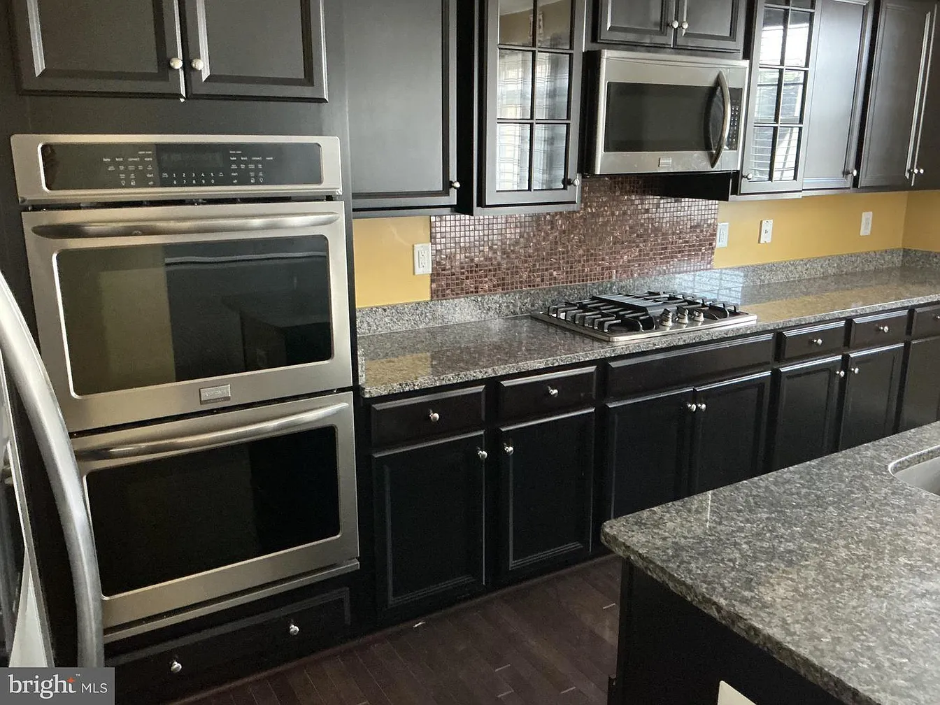 2606 Saint Nicholas Way-5