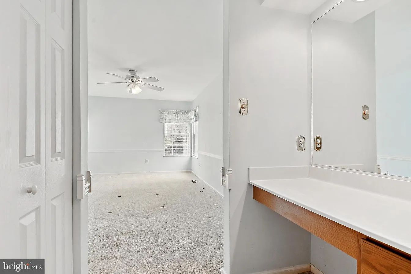 285 Shakespeare Dr-23
