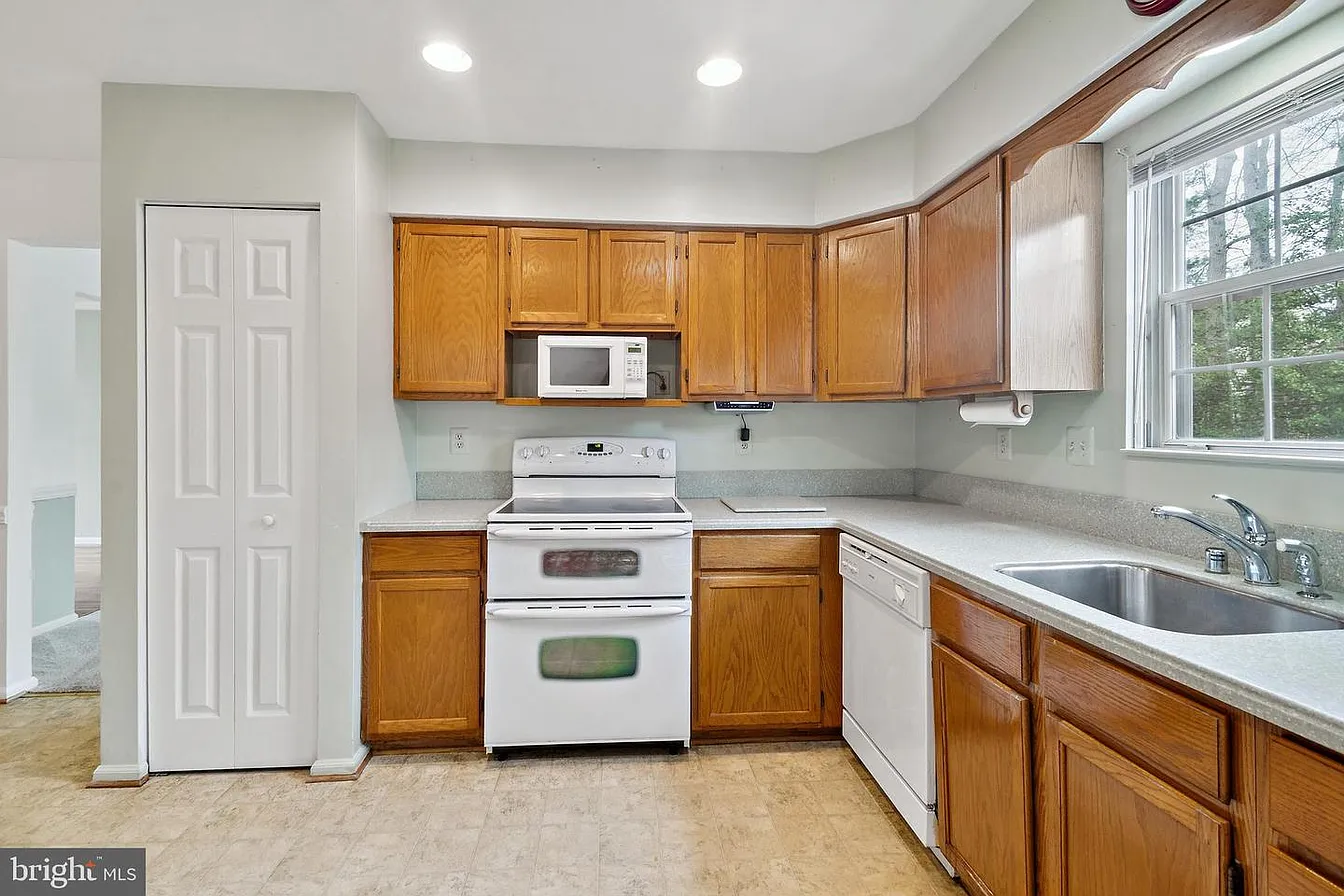 285 Shakespeare Dr-5