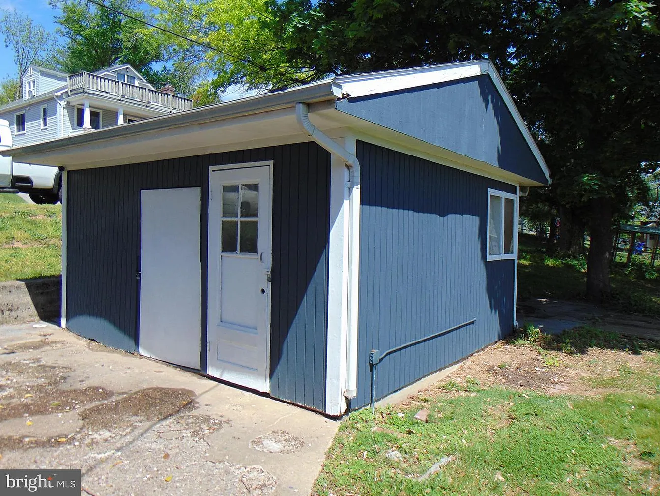 909 Oak St, Frederick-31